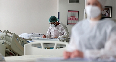 Türkiye'de 1264 kişinin Kovid-19 testi pozitif çıktı