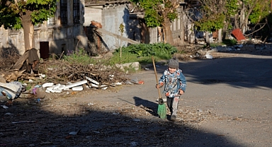 Ukrayna: Rusya'nın saldırılarında 225 çocuk öldü