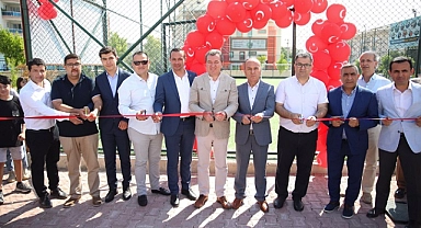 Başkan Koştu, Bergama’da halı sahaların açılışını yaptı