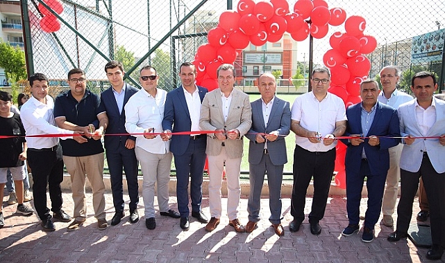 Başkan Koştu, Bergama’da halı sahaların açılışını yaptı