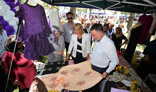 Bayraklı’nın üreten kadınları el emeklerini sergiledi