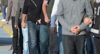 İzmir merkezli FETÖ operasyonunda 9 şüpheli yakalandı