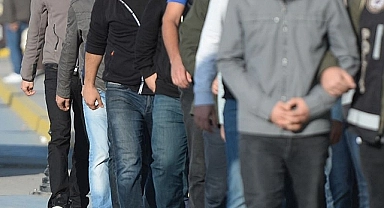 İzmir merkezli FETÖ operasyonunda 9 şüpheli yakalandı