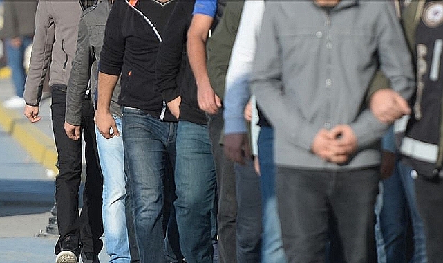 İzmir merkezli FETÖ operasyonunda 9 şüpheli yakalandı