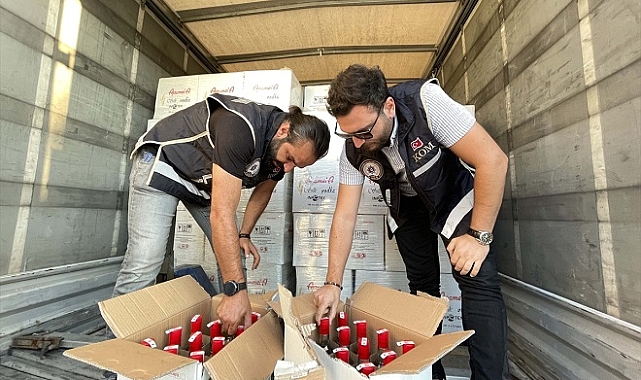 Kamyon kasasında 8 bin şişe kaçak içki ele geçirildi