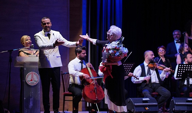 Vefa sahneye taşındı