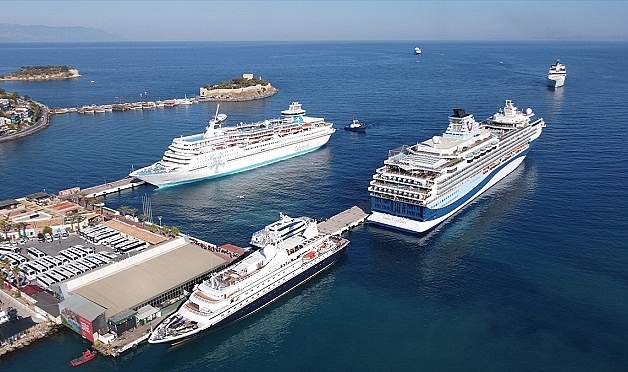 2 günde kruvaziyerlerle 16 bin turist geldi