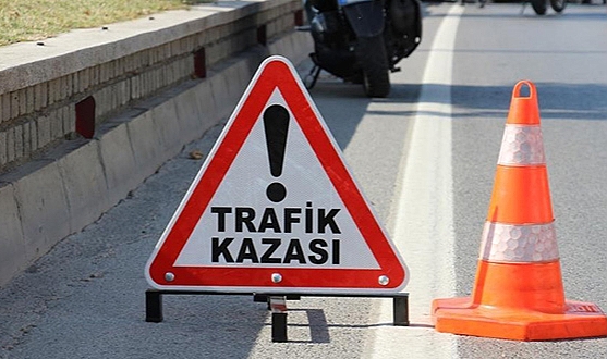 3 otomobilin çarpıştığı kazada 2 kişi öldü, 5 kişi yaralandı