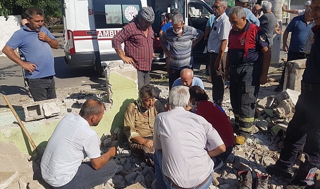 Aydın&#039;da yıktıkları duvarın altında kalan 2 kişi yaralandı