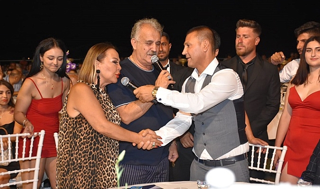 Birbirinden Ünlü Sanatçılar Lüks Projenin Pazarlığını Sahne de Yaptı…