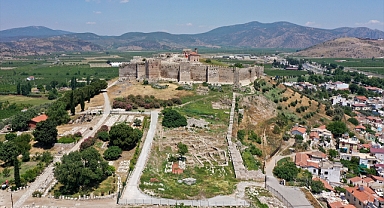 Bizans dönemine ait yer döşemesi gün yüzüne çıkarıldı