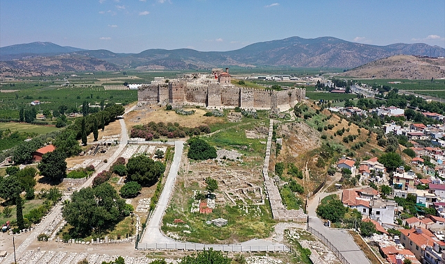 Bizans dönemine ait yer döşemesi gün yüzüne çıkarıldı