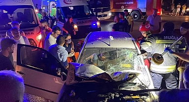 Bodrum'da kamyonetle otomobilin çarpıştığı kazada 4 kişi yaralandı