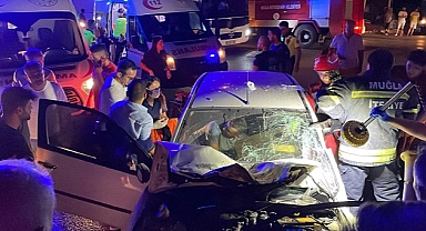 Bodrum'da kamyonetle otomobilin çarpıştığı kazada 4 kişi yaralandı