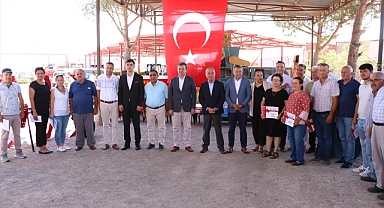 Çiftçilere hibe destekli makine ve ekipmanları teslim edildi