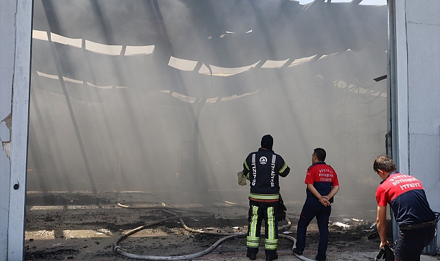 Denizli'de Çevik Kuvvet'e ait lojistik merkezinde yangın