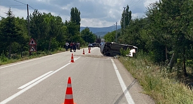 Elektrik direğine çarpan otomobilin sürücüsü öldü