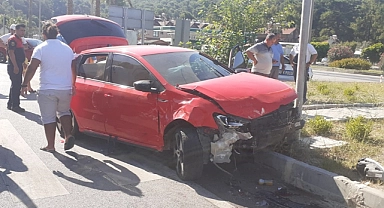 Fethiye'de otomobiller çarpıştı 4 kişi yaralandı