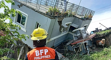 Filipinler deprem ile sarsıldı