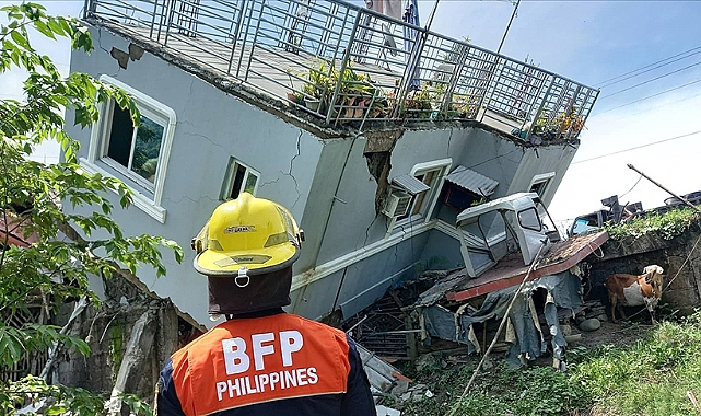 Filipinler deprem ile sarsıldı