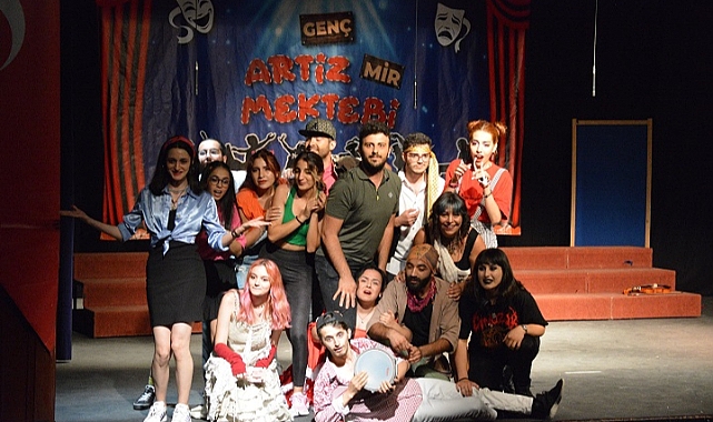 Genç İzmir’in ilk oyunu sahnede