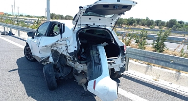 İki otomobilin çarpıştığı kazada biri çocuk, 4 kişi yaralandı
