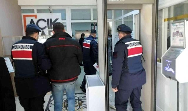 İzmir'de firari 17 hükümlü yakalandı