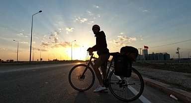 İzmir'li Sporcu İzmir'den Ağrı'ya Bisikletle Gitti