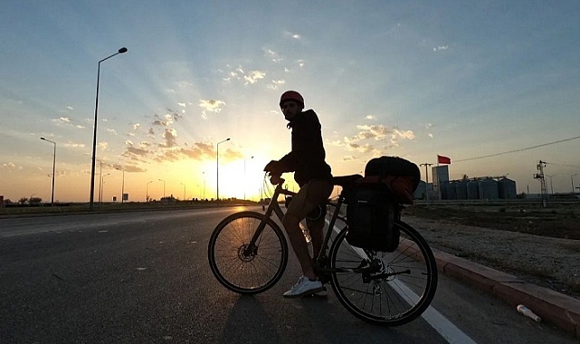 İzmir'li Sporcu İzmir'den Ağrı'ya Bisikletle Gitti
