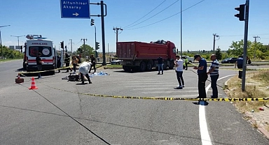 Kamyonla çarpışan motosikletteki karı koca öldü