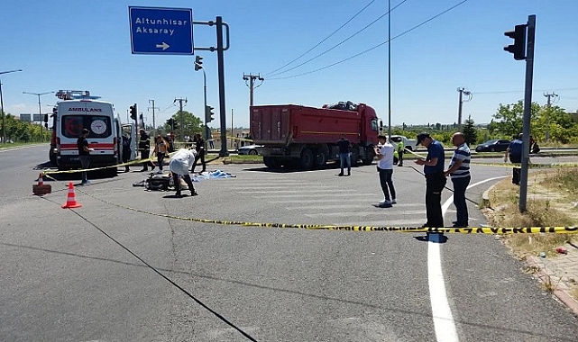Kamyonla çarpışan motosikletteki karı koca öldü