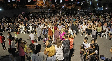 Karşıyaka Cumhuriyet Mahallesi’nde şenlik coşkusu