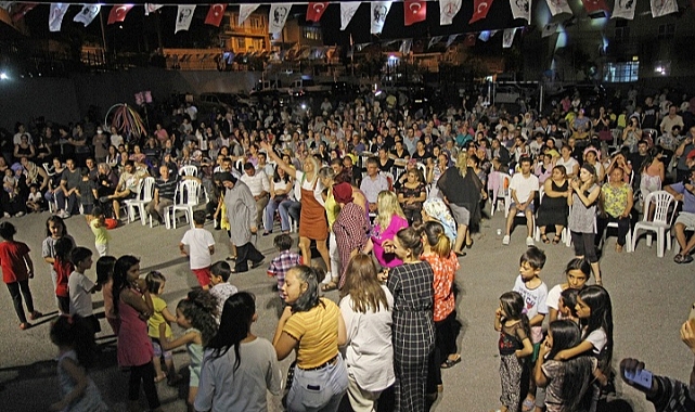 Karşıyaka Cumhuriyet Mahallesi’nde şenlik coşkusu