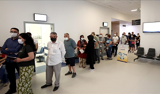 Kovid-19'a karşı yeni hatırlatma dozuna yoğun ilgi