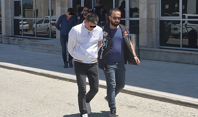 Kütahya&#039;da uyuşturucu operasyonunda 6 kişi yakalandı
