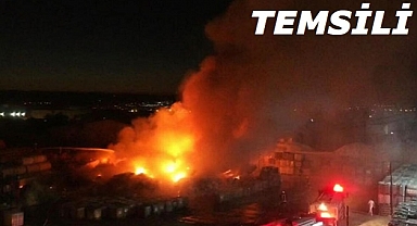 Manisa'da bir fabrikada çıkan yangın söndürüldü
