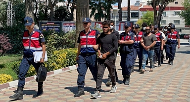 Manisa'da "yol verme" kavgasında gözaltına alınan 8 kişi tutuklandı