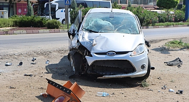 Manisa Trafik Kazası 3 Yaralı
