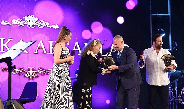 Menemen’de Alaturka Akşamlar Rüzgârı Esti
