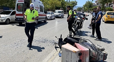 Minibüs ile motosikletin çarpışması sonucu 4 kişi yaralandı