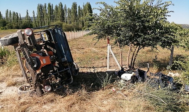 Minibüs ile tarım aracının çarpışması sonucu 5 kişi yaralandı