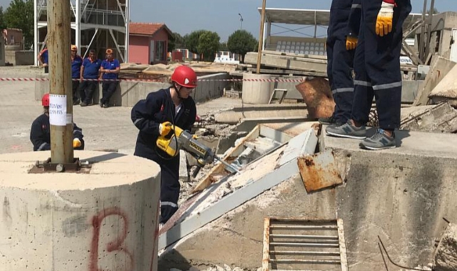 Narlıdere Belediyesi Çalışanları Afad Gönüllüsü Oldu