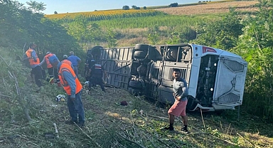Otobüs devrildi 6 kişi öldü, 25 kişi yaralandı