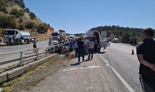 Otomobilin bariyerlere çarpması sonucu 1 kişi öldü