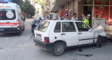 Otomobille motosikletin çarpışması sonucu 2 kişi yaralandı