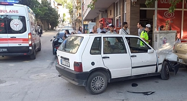 Otomobille motosikletin çarpışması sonucu 2 kişi yaralandı