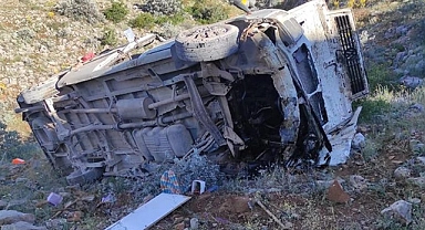 Tarım İşçilerini Taşıyan Midibüs Devrildi 2 ölü