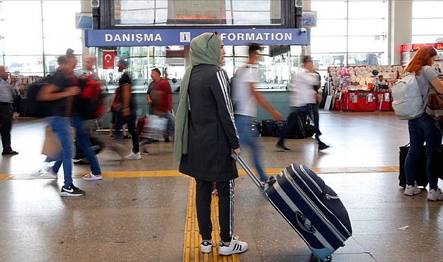 Yılın ilk çeyreğinde seyahatlerinde 12,2 milyar lira harcadı