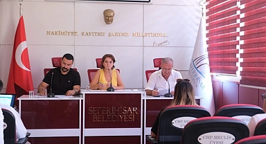AK Parti’nin gündeminde Seferihisar’ın bozuk yolları ve Akarca vardı