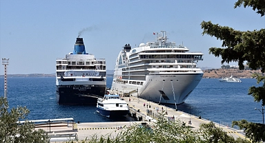 Bahama bandıralı kruvaziyer Seabourn Encore Bodrum'a yanaştırıldı